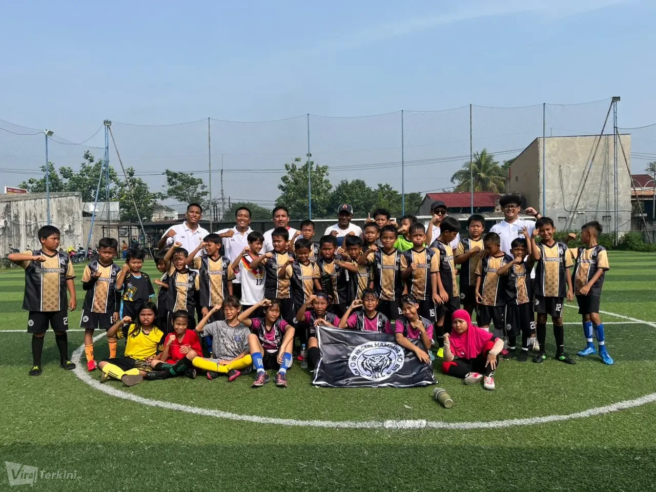 Alexander Pulalo dan Iskandar Beri Coaching Clinic untuk Siswa SSB Mampang FC